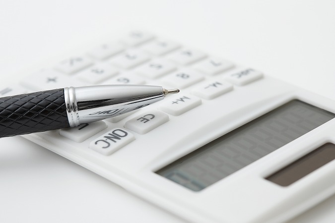 電卓とボールペン